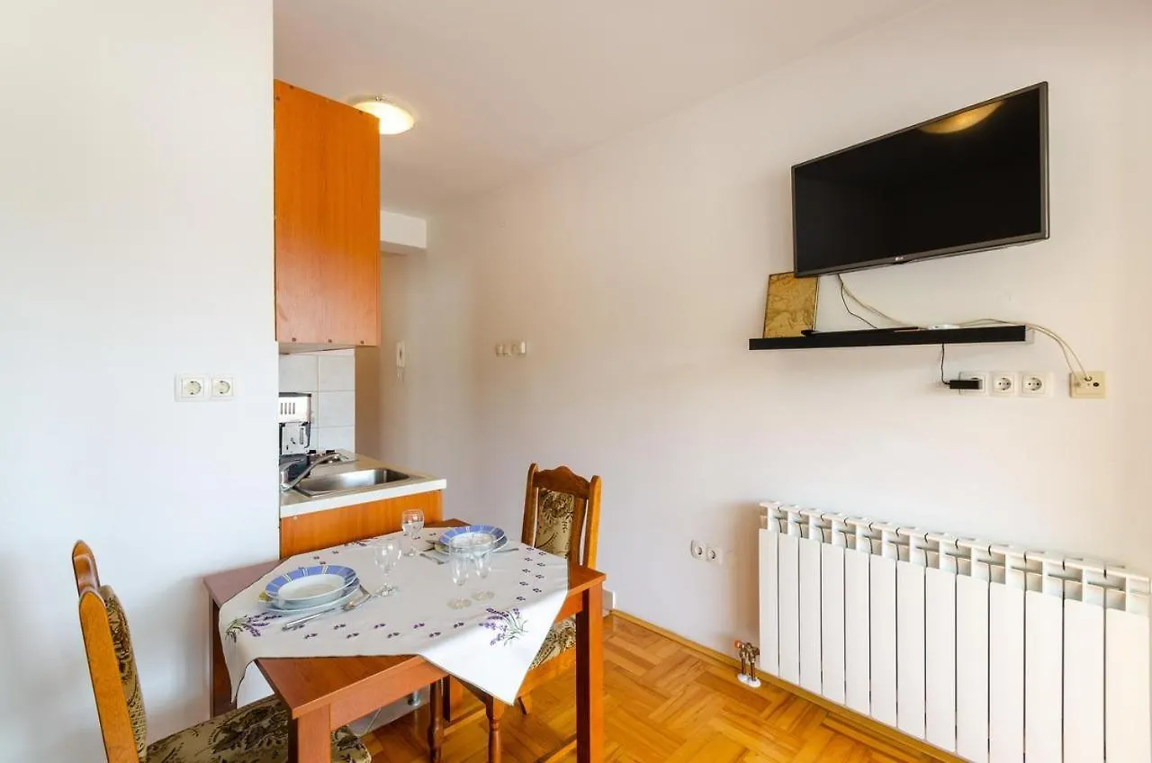 Laura Apartment Crikvenica 0*,
