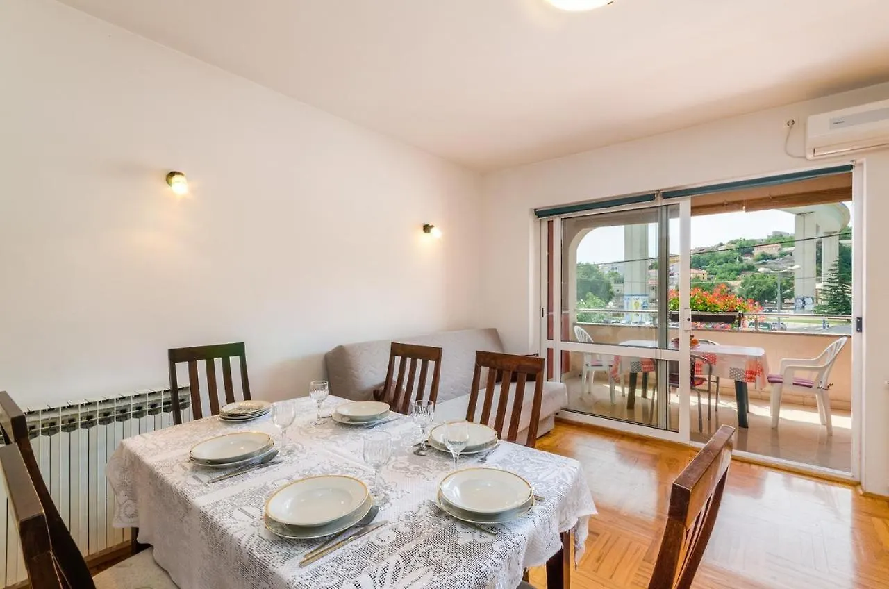 Laura Apartment Crikvenica 0*,