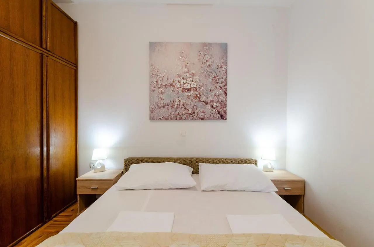Laura Apartment Crikvenica 0*,