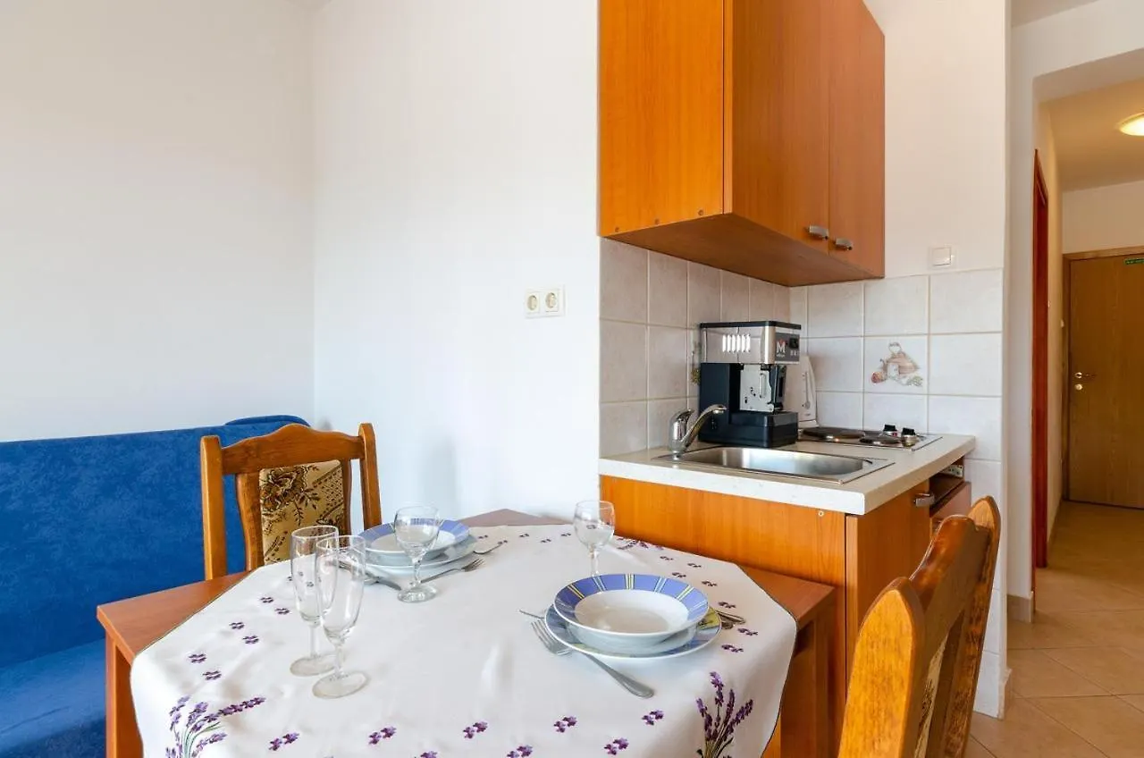 Laura Apartment Crikvenica 0*,